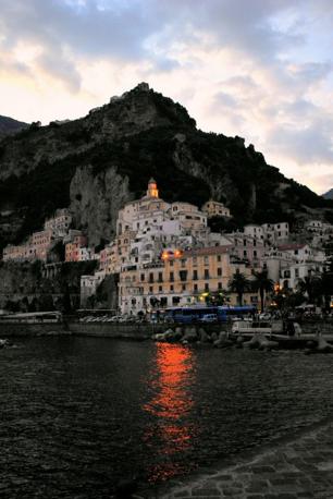 Amalfi al crepuscolo.jpg
