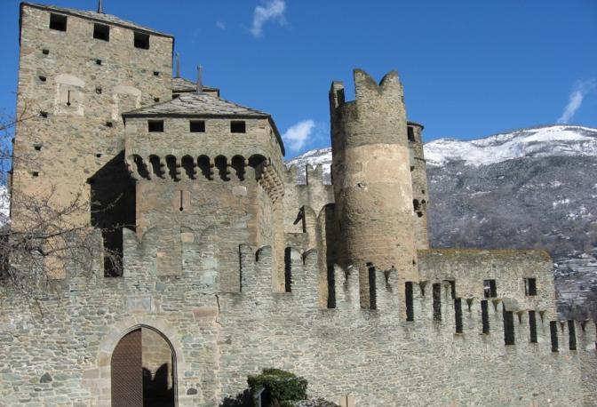 L'imponente castello di Fenis _Aosta.jpg