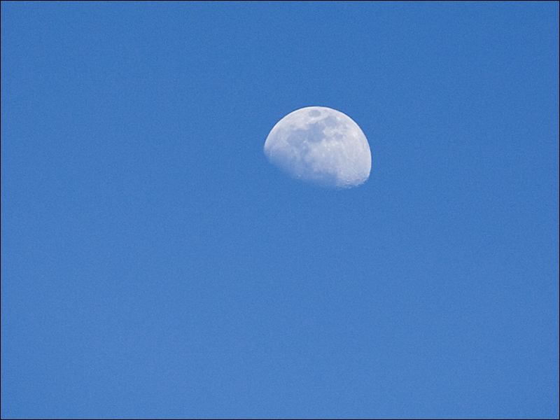 Moon_800X600.jpg